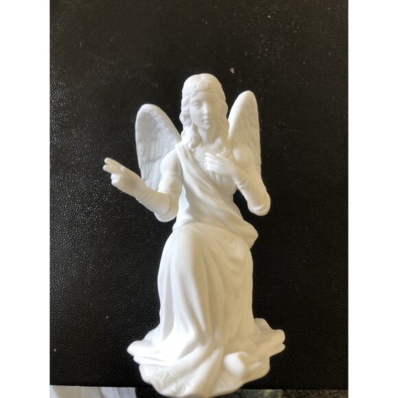 Lenox The Nativity - Angel Adoration Kneeling - White Bisque Bone China - NO BOX - Picture 1 of 7